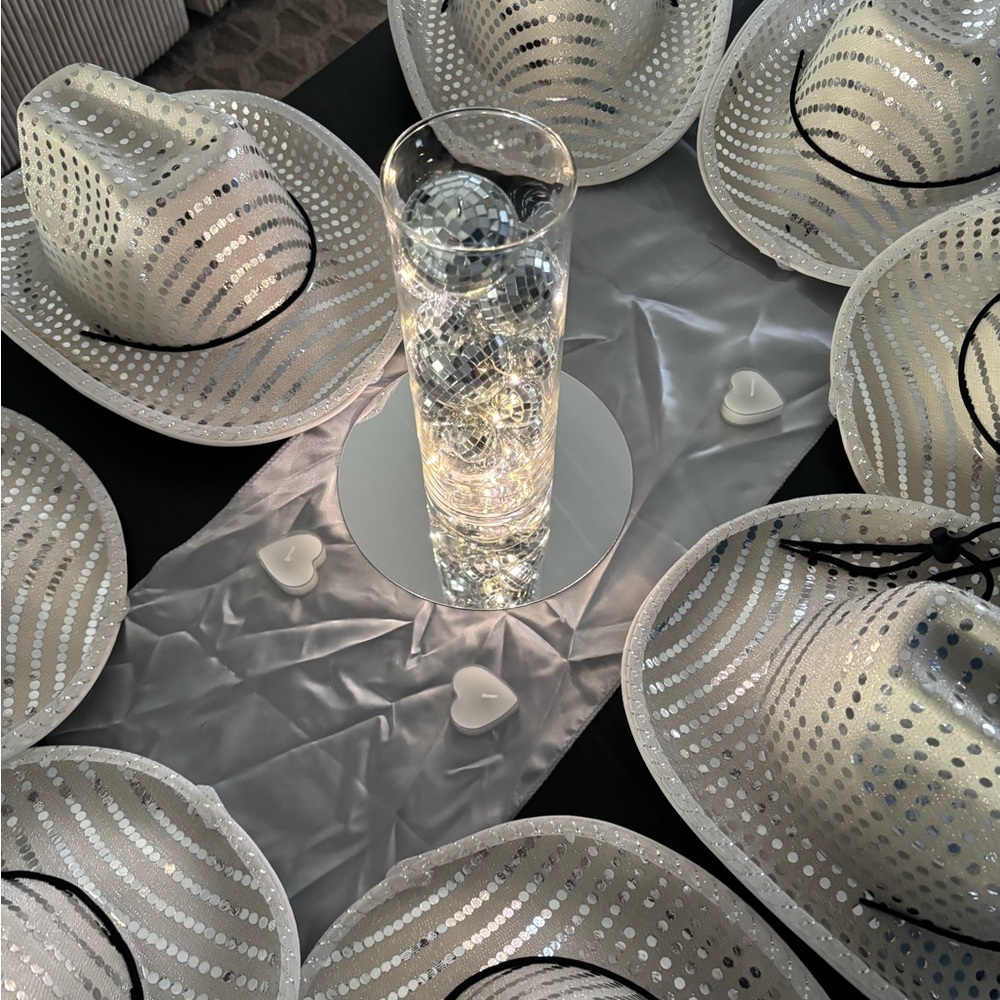 23 Silver Satin Table Runners